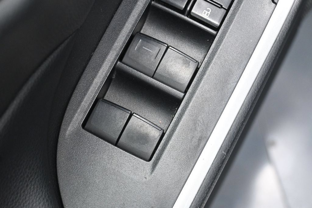 Used 2021 Toyota RAV4 XLE AWD/4WD image 14