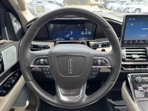 Used 2024 Lincoln Navigator L Reserve image 9