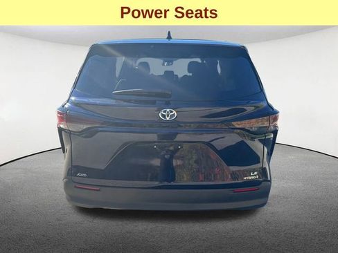 Used 2024 Toyota Sienna LE image 10