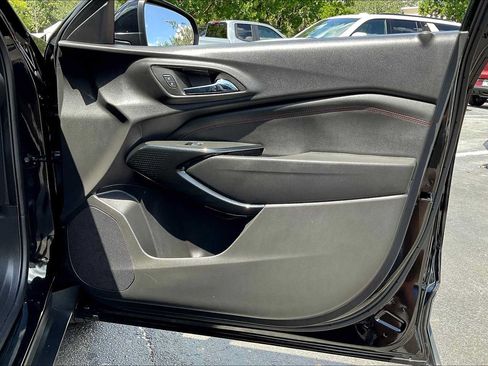Used 2025 Chevrolet Trax RS w/ Sunroof Package FWD image 22