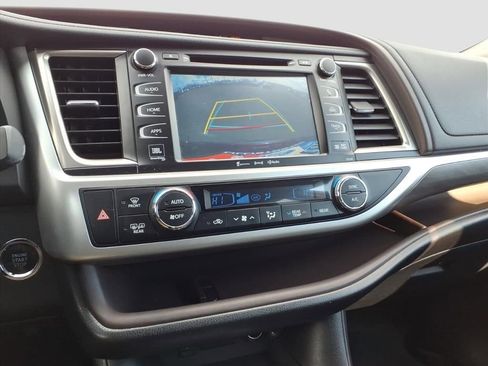Used 2018 Toyota Highlander Limited image 25