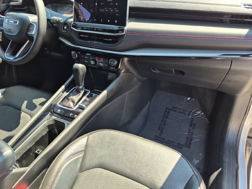 Used 2025 Jeep Compass Trailhawk AWD/4WD image 29