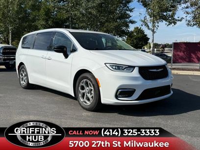 Used 2024 Chrysler Pacifica Limited