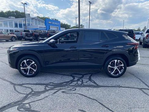 Used 2024 Chevrolet Trax RS w/ Sunroof Package FWD image 29