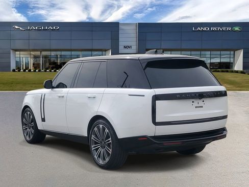 Used 2024 Land Rover Range Rover SE AWD/4WD image 4