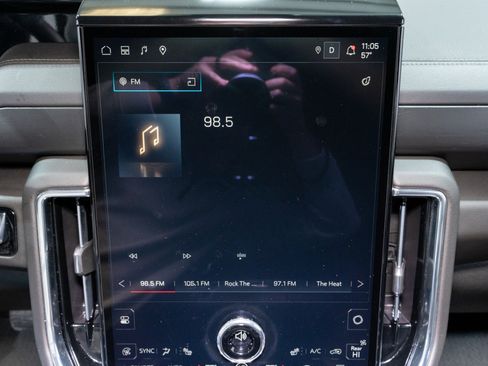 Used 2025 GMC Yukon XL Denali image 20