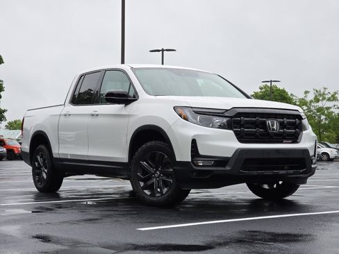 Certified 2025 Honda Ridgeline Sport image 2