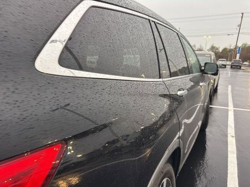 Used 2017 Honda Pilot Touring image 5