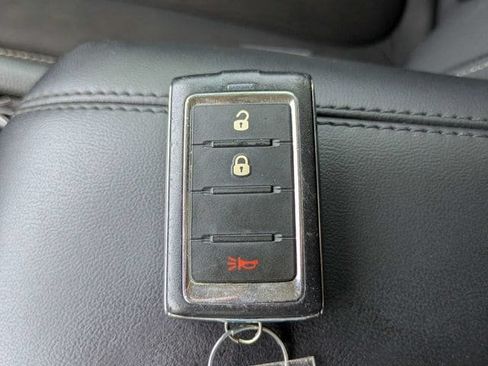 Used 2023 Jeep Grand Cherokee Laredo RWD image 28