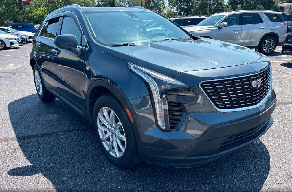 Used 2019 Cadillac XT4 Luxury w/ Cold Weather Package AWD/4WD image 3