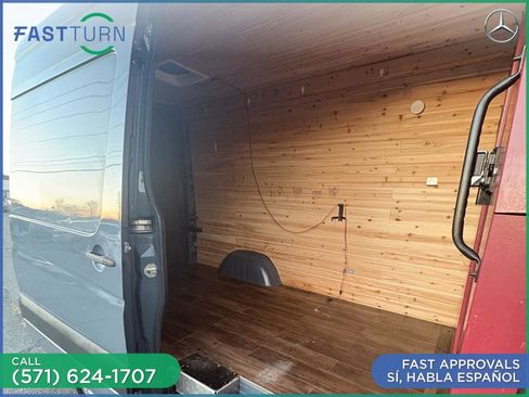 Used 2018 Mercedes-Benz Sprinter 2500 image 18