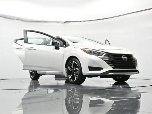 New 2025 Nissan Versa SR w/ Trunk Package FWD image 51