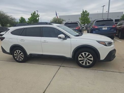 Used 2020 Subaru Outback Premium image 2
