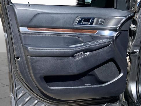 Used 2018 Ford Explorer Limited FWD image 18