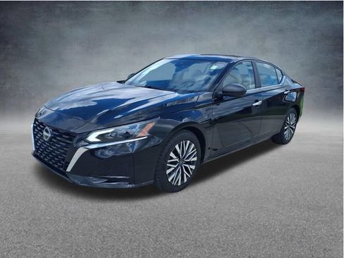 Used 2025 Nissan Altima 2.5 SV FWD image 3
