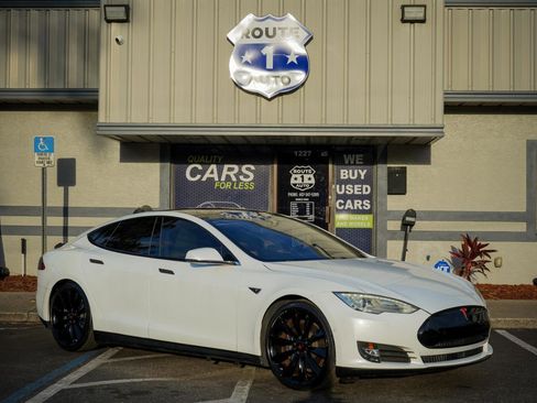 Used 2016 Tesla Model S 70D image 5