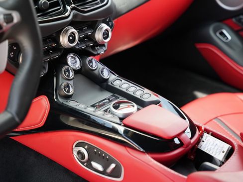 Used 2023 Aston Martin V8 Vantage Coupe RWD image 24