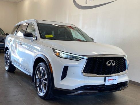 Used 2022 INFINITI QX60 Luxe w/ Cargo Package AWD/4WD image 2