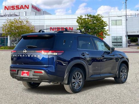 New 2025 Nissan Pathfinder SV image 4