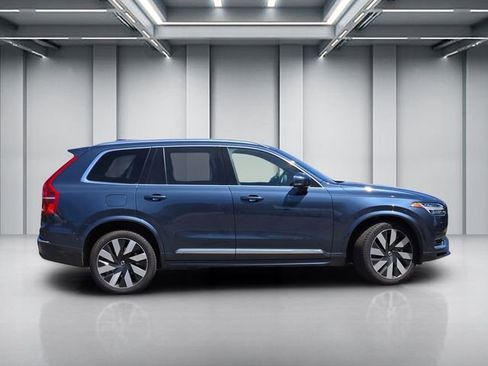 Used 2023 Volvo XC90 T8 Ultimate w/ Lounge Package AWD/4WD image 3