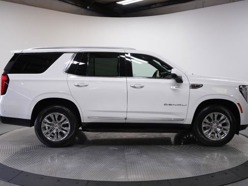 Used 2025 GMC Yukon Denali AWD/4WD image 9