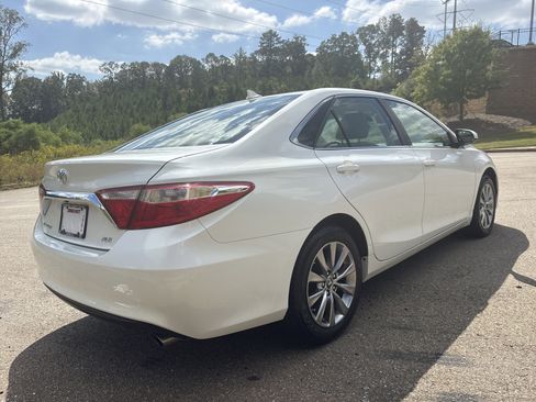 Used 2017 Toyota Camry XLE w/ Moonroof Package image 5