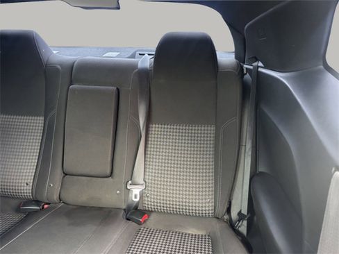 Used 2016 Dodge Challenger SXT image 20