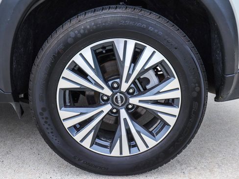 Used 2023 Nissan Rogue SV AWD/4WD image 21