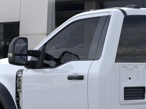New 2025 Ford F450 XL w/ XL Chrome Package RWD image 20