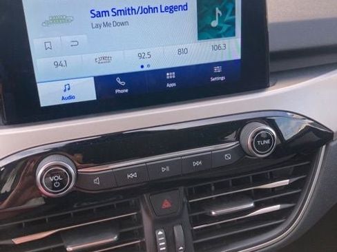 Used 2022 Ford Escape SE w/ Cold Weather Package image 19