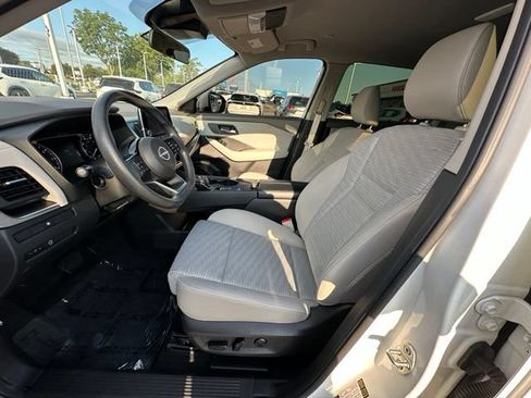 Certified 2023 Nissan Rogue SV FWD image 22