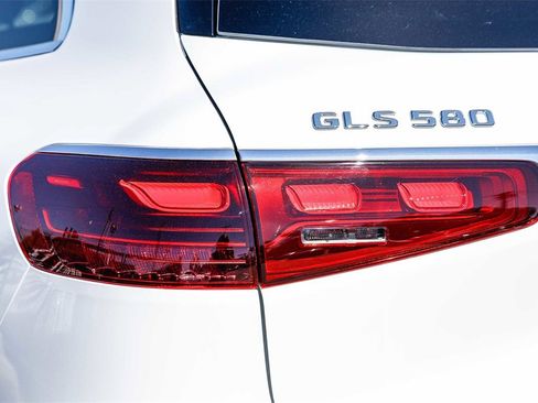New 2026 Mercedes-Benz GLS 580 4MATIC image 8