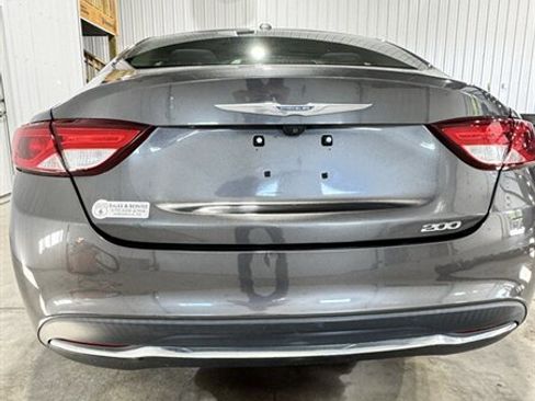 Used 2015 Chrysler 200 Limited w/ Convenience Group FWD image 3