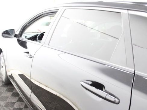 Used 2022 Kia Niro EX FWD image 10