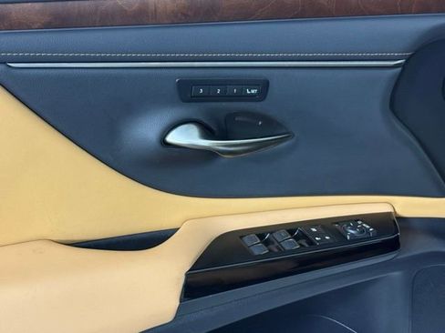 Certified 2023 Lexus ES 300h w/ Luxury Package image 14
