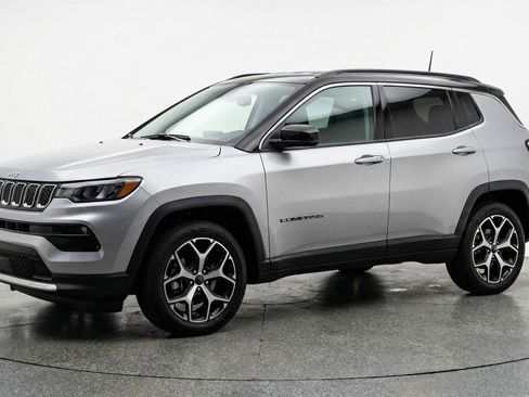 Used 2025 Jeep Compass Limited image 3