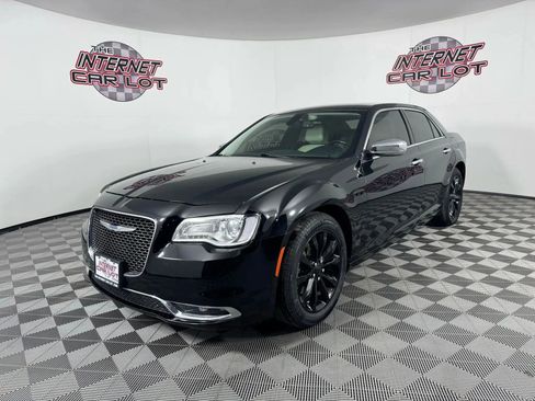 Used 2018 Chrysler 300 Limited AWD/4WD image 3