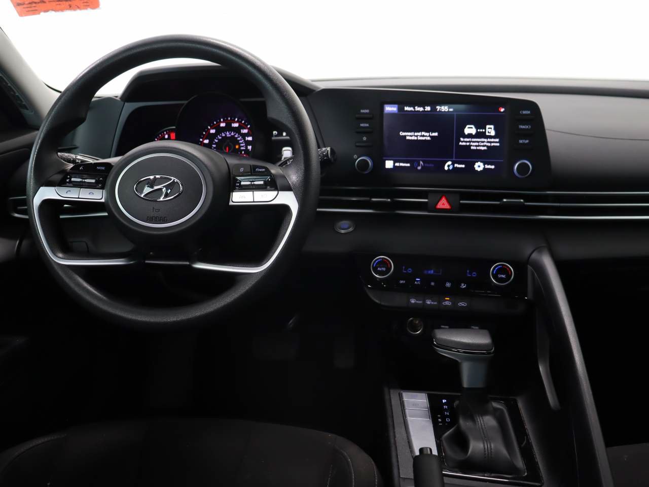 Used 2023 Hyundai Elantra SEL FWD image 8