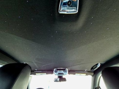 Used 2017 Rolls-Royce Wraith RWD image 21