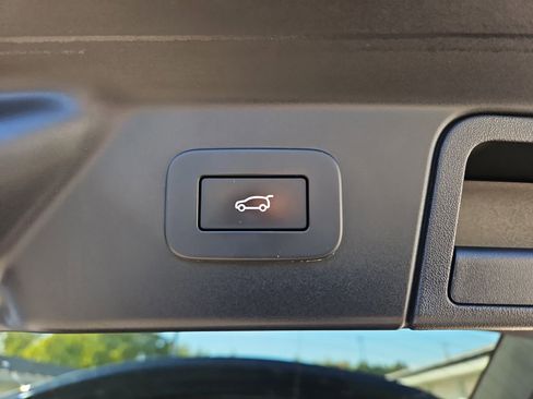 Used 2023 Land Rover Range Rover Velar R-Dynamic S image 25