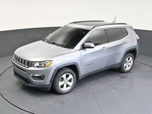 Used 2018 Jeep Compass Latitude w/ Popular Equipment Group AWD/4WD image 12