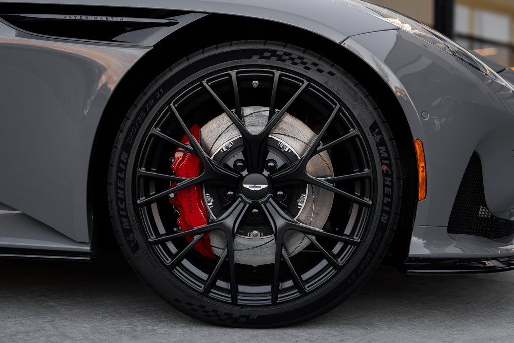 Used 2025 Aston Martin DB12 Coupe RWD image 12