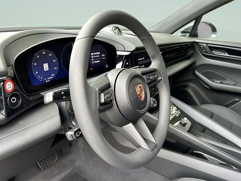 Certified 2025 Porsche Macan Electric image 10
