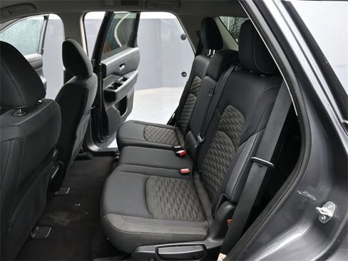 Used 2022 Nissan Pathfinder SV image 12