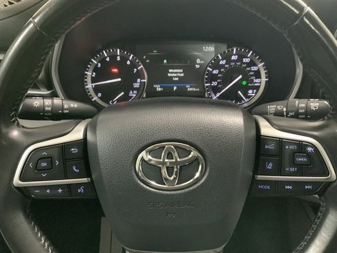 Used 2022 Toyota Highlander XLE image 25