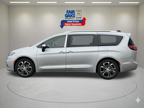 New 2026 Chrysler Pacifica Pinnacle FWD image 10