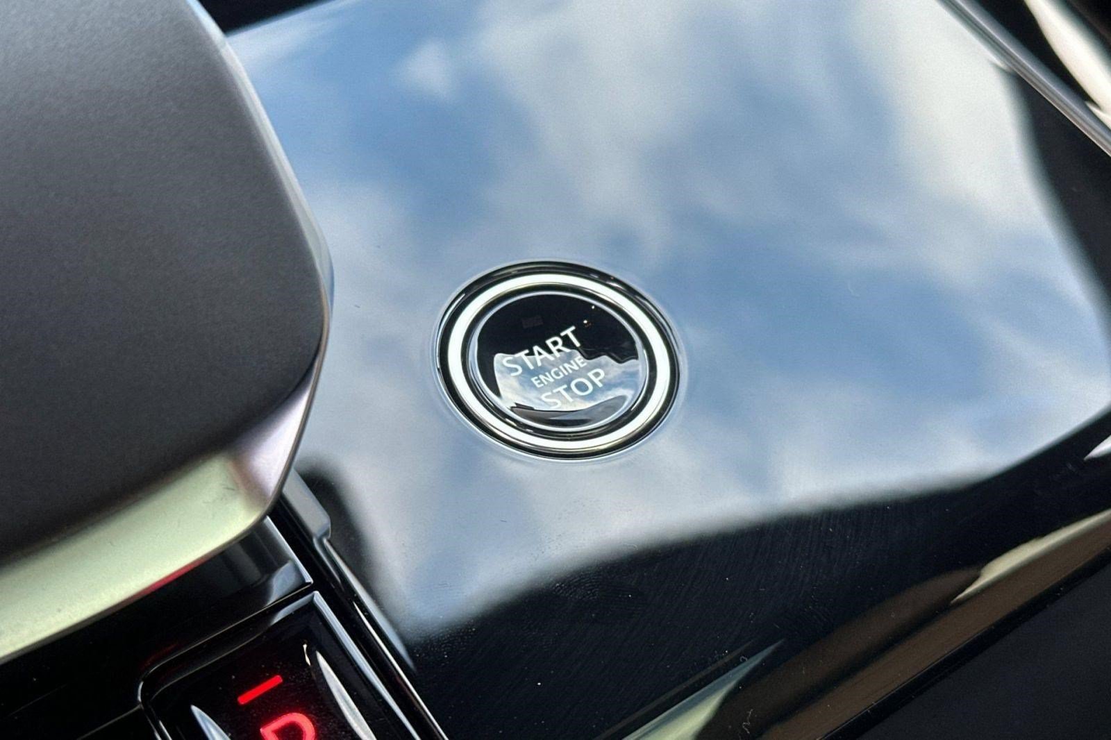 New 2026 Land Rover Range Rover Sport SE AWD/4WD image 17
