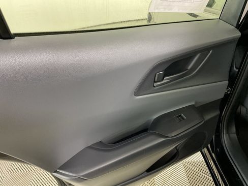 Used 2025 Toyota Prius LE AWD/4WD image 18