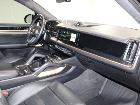 Used 2024 Porsche Cayenne Coupe AWD/4WD image 28