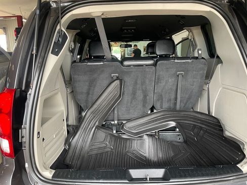 Used 2017 Dodge Grand Caravan SXT FWD image 27
